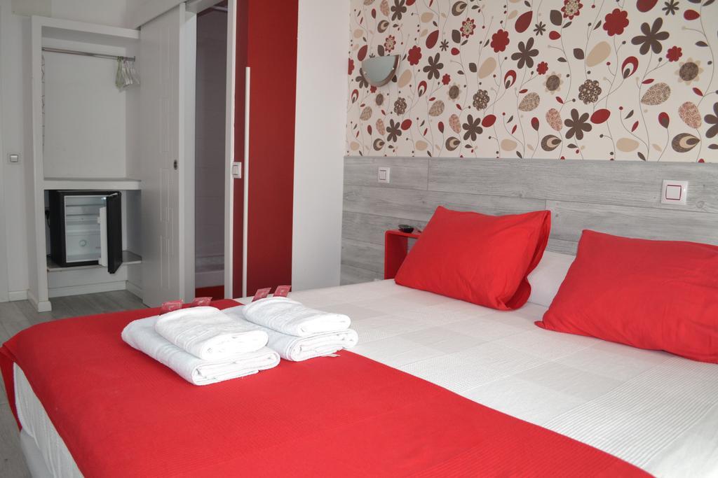 Habitación con cama grande